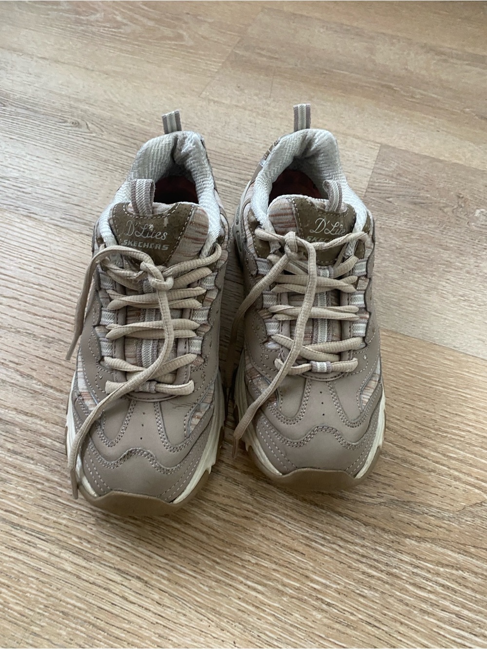 Skechers D'Lites Women’s Beige Walking Sneakers
